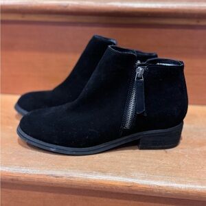 Blondo Waterproof Black Ankle Boots Sleek Design
